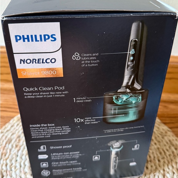 Philips Norelco 9800 Electric Shaver Set - Picture 12 of 12